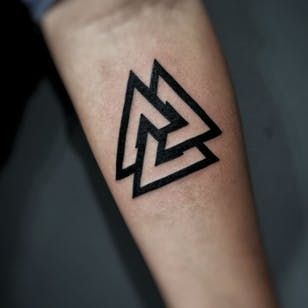 Meaningful Symbol Tattoos, Meaningful Tattoos For Men, Tatuagem Masculina Pequena, Men's Small Tattoo, Circle Tattoo, Elements Tattoo, Dot Tattoos, Decor Western, Simple Tattoo