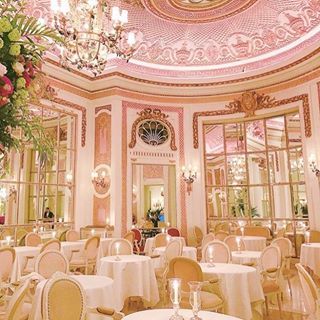 The prettiest in pink tearoom we ever did see 😍💕 | Photo: @theritzlondon...#repost #ritzcarlton #afternoontea #tea #tearoom #pink #prettyinpink #elegant #london #england #britain #uk #bliss #victoriamagazine Tea Room Outfit, Tea Room Aesthetic, Tea Room Interior, The Ritz London, Victorian Tea Room, Tea Room Decor, Pink Hotel, Ritz Hotel, London Tea