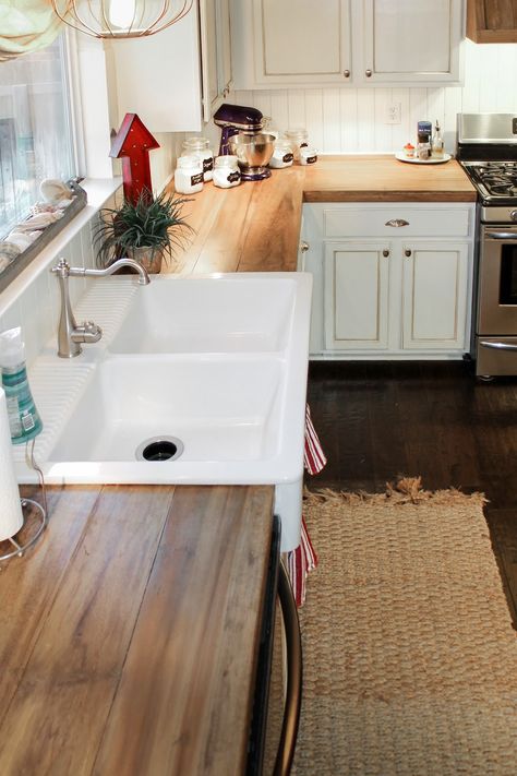 Get the look your want for countertops on a budget with one of these 10 inexpensive but amazing DIY countertop ideas featured on remodelaholic.com Wooden Counter Tops, Diy Wood Counters, Wood Kitchen Counters, Diy Wood Countertops, Sinks Kitchen, Reclaimed Wood Kitchen, Wooden Counter, Kitchen Farmhouse, Wood Counter