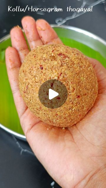 Foodies Roof on Instagram: "Kollu thuvayal ❣️❣️Horsegram Thogayal/chutney❣️ This kollu/horsegram thogayal is a super nutritious dish suits best for hot rice as well as tiffin items. They are very healthy and help in weight loss as well. Make this super easy thogayal within 10 minutes and serve with hot rice and ghee , a heavenly combination. 1. In a pan, add 1 tsp oil, 5 garlic and saute. Add 5-6 red chilli and roast them. 2. Add 1/3 cup raw horsegram/kollu and roast in medium flame till aromatic and there is no raw smell. 3. Once the colour changes, keep in low flame or switch off. Add a piece of tamarind and 1/4 cup coconut. Just mix in the heat.  4. Add to a mixer jar, once cooled and add 1/2 tsp salt(adjust whole eating with rice in case less). Grind to coarse chutney. Add little water Flex Seed, Peanut Chutney, Happy Eating, Indian Food Recipes Vegetarian, Roasts, Red Chilli, Curry Leaves, Ghee, Flax Seed