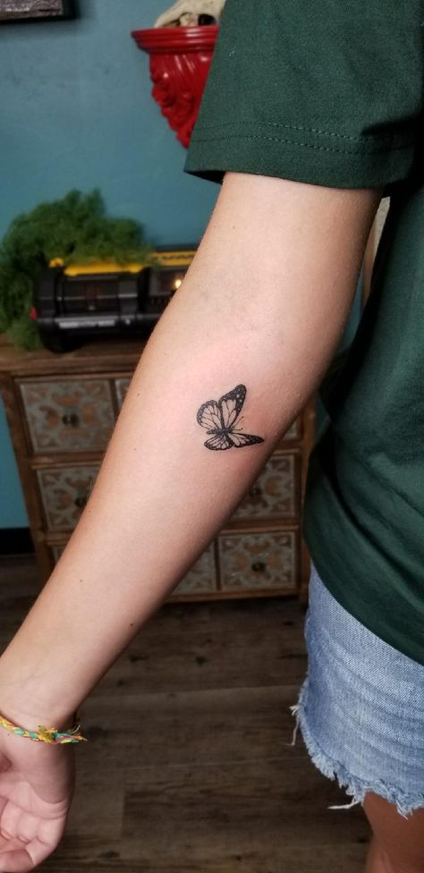 Butterfly Tattoo Monarch, Monarch Tattoo, Monarch Butterfly Tattoo, Tattoos Butterfly, Ring Finger Tattoos, Butterfly Tattoos, Tattoo Girls, Waves Tattoo, Dainty Tattoos