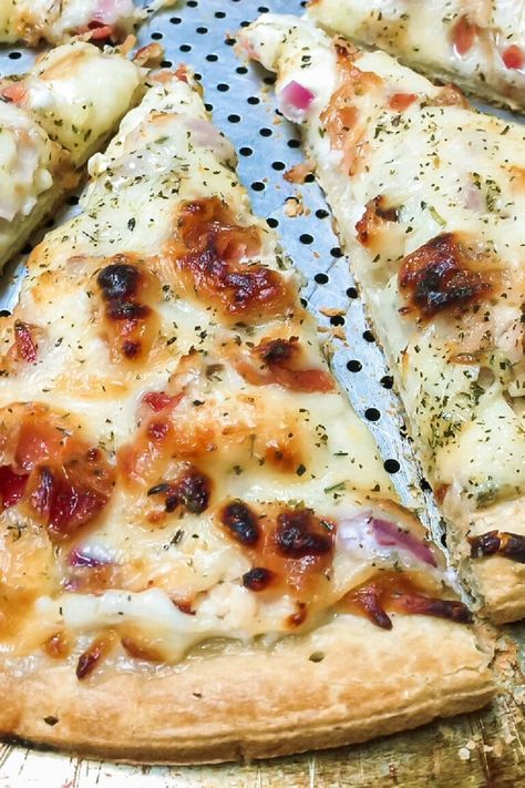 Cream Cheese On Pizza, Cream Cheese Pizza Topping, Chicken Bacon Pizza, Feta Cheese Pizza, Pizza With Cream Cheese, Chicken Flatbread Recipes, Cream Cheese Pizza, Chicken Bacon Ranch Pizza, Cheese Pizza Recipe