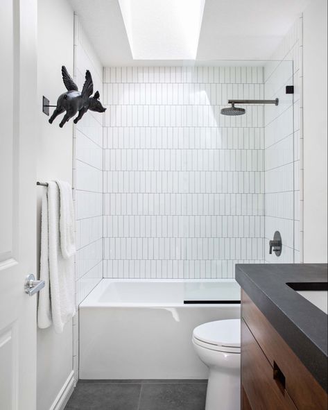 Modern Farmhouse Bathroom Ideas, Remodel Farmhouse, Subway Tiles Bathroom, White Bathroom Tiles, Tile Layout, Modern Farmhouse Bathroom, Big Bathrooms, Upstairs Bathrooms, Boys Bathroom