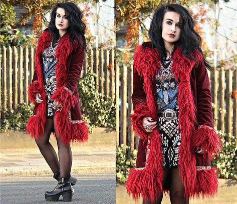 Tessa Diamondly, Bi Fashion, Rolling Stones Tee, Alternative Universe, Styled Outfits, Afghan Coat, Rock Aesthetic, Edgy Grunge, Outfit Party