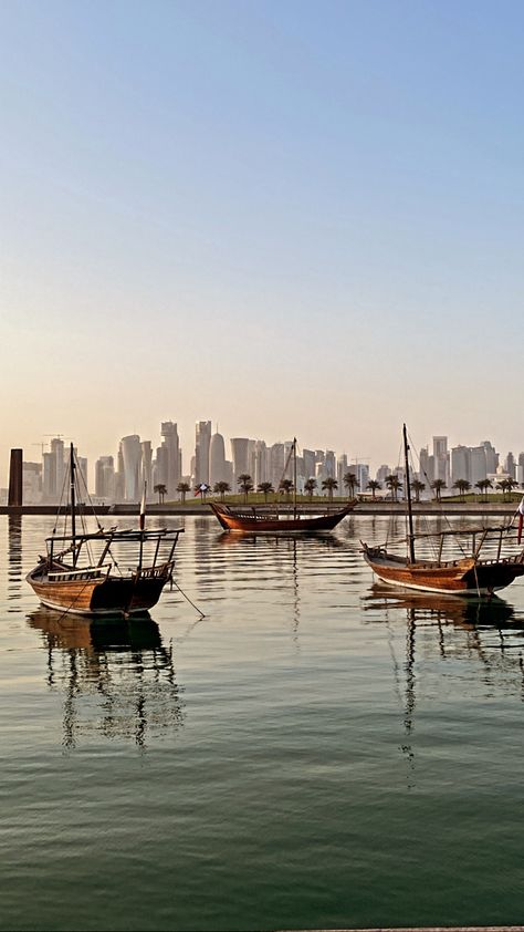 Qatar Landmarks, Doha Aesthetic, Doha Qatar Aesthetic, Qatar Wallpaper, Qatari Lifestyle, Qatar Aesthetic, Qatar Travel, Aesthetic Sea, Sea Boat