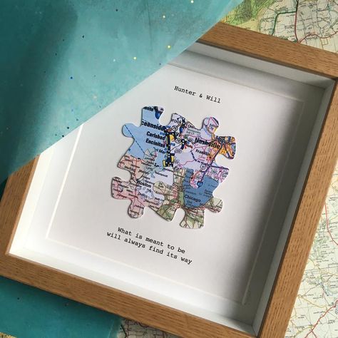 Long Distance Family Gifts, Long Distance Family, Custom Map Art, Globe Crafts, Map Artwork, Map Pictures, Creative Gifts For Boyfriend, Paper Gifts Anniversary, White Frames