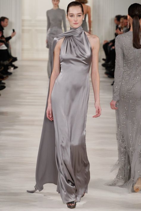 Ralph Lauren Fall 2014 Ready-to-Wear
https://www.vogue.com/fashion-shows/fall-2014-ready-to-wear/ralph-lauren/slideshow/collection#36 Long Dress Runway, Ralph Lauren Ready To Wear, Dress Runway, Grey Long Dress, Runway Gowns, Ralph Lauren Fall, Runway Outfits, Long Sleeve Gown, Engagement Dresses