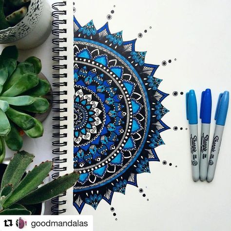 Blue Mandala Art, Mandala Blue, Mandala Doodle, Easy Mandala Drawing, Blue Mandala, Mandala Art Therapy, Doodle Art Drawing, Mandala Design Pattern, Mandala Art Lesson