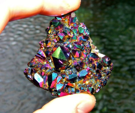 Titanium-Niobium Quartz Crystal Titanium Aura Quartz, Aura Quartz Cluster, Rainbow Aura Quartz, Purple Rainbow, Titanium Quartz, Rainbow Aura, Crystal Formations, Quartz Cluster, Aura Quartz