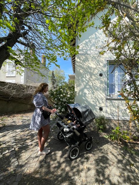 #bugaboo #donkey #twins #momlife #moments #lifestyle #life #perfect #walk #seasons #momlife @bugaboostrollers Bugaboo Donkey Twin, Bugaboo Donkey, Family Goals, Mom Life, Art Ideas, Twins, Lifestyle, Art