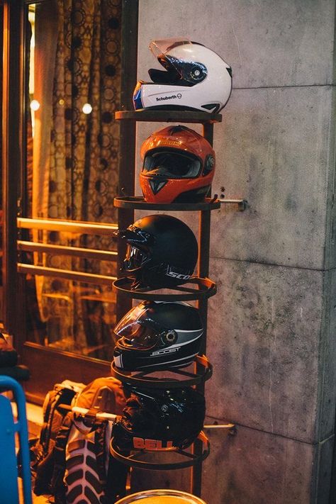 Helmet Stand Ideas, Helmet Storage Ideas, Helmet Design Ideas, Motorcycle Garage Ideas, Motorcycle Helmet Storage, Motorcycle Helmets Diy, Motorcycle Room, Diy Helmet, Helmet Stand