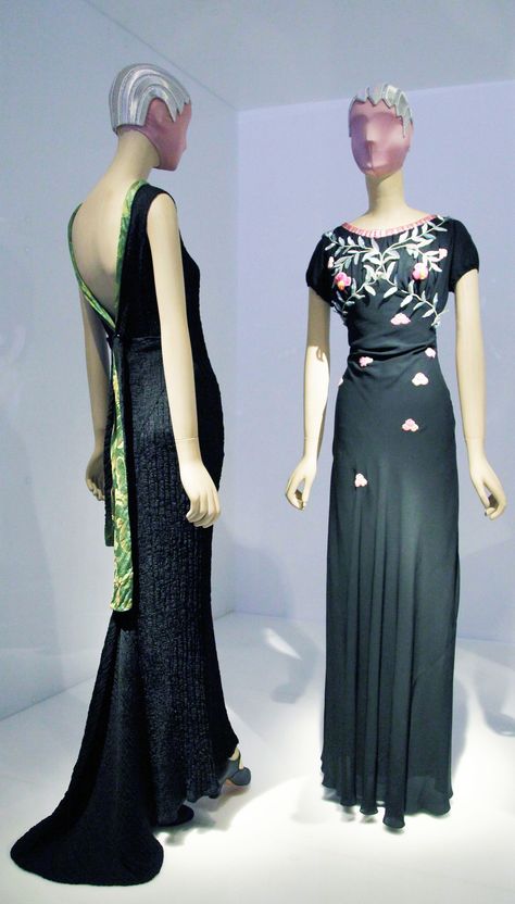 Abiti da sera di Elsa Schiaparelli - 1930 Vintage Fashion 1930s, 1930 Fashion, 30s Fashion, Elsa Schiaparelli, Moda Paris, Vintage Gowns, 1930s Fashion, Vintage Couture, Italian Fashion Designers