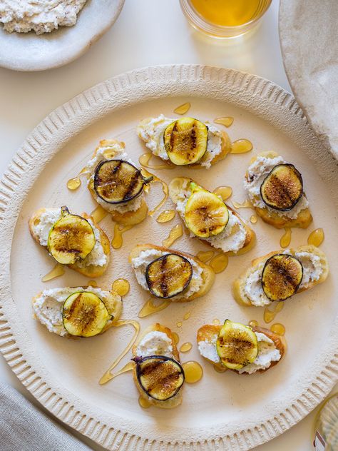 Fig Hazelnut and Ricotta Crostinis Ricotta Crostini, Hazelnut Recipes, Spoon Fork Bacon, Fall Appetizers, Recipes Savory, Spoon Fork, Finger Food, Appetizer Snacks, Hazelnut