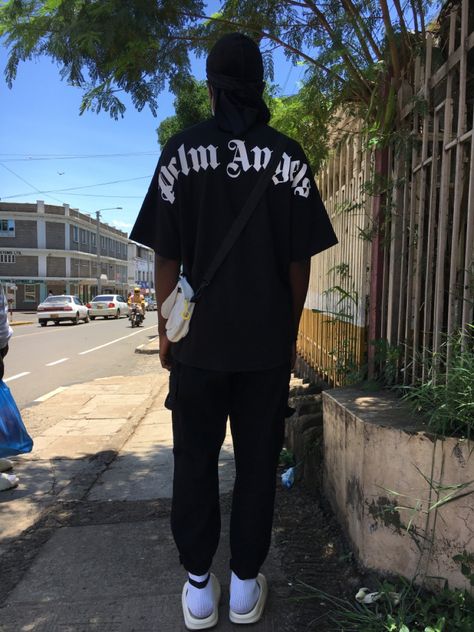 Simple all black street style with palm angels t shirt Palm Angels Outfit, All Black Street Style, Angels Outfit, Palm Angels T Shirt, Black Street Style, All Black Fit, Track Outfits, Shirt Outfit Men, Drip Outfit Men