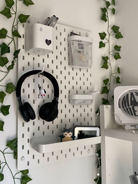 Small Pegboard Ideas, Ikea Board Wall, Aesthetic Pegboard Ideas, Ikea Peg Board Ideas Aesthetic, Korean Room Aesthetic Kpop, Kpop Vision Board, Korean Desk Aesthetic, Peg Board Aesthetic, Pegboard Ideas Aesthetic