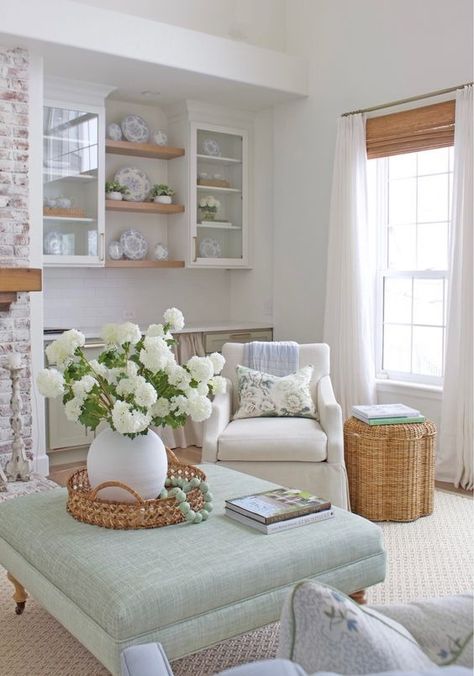 Tennessee Interior Design, Blue And White Cottage Living Room, Living Room Coastal Grandmother, Coastal Grandma Decor Living Room, Preppy Coastal Living Room, Light And Bright Home Decor, Living Room Inspiration Coastal, Blue And White Living Room Decor Ideas, Nancy Meyers Coastal Aesthetic