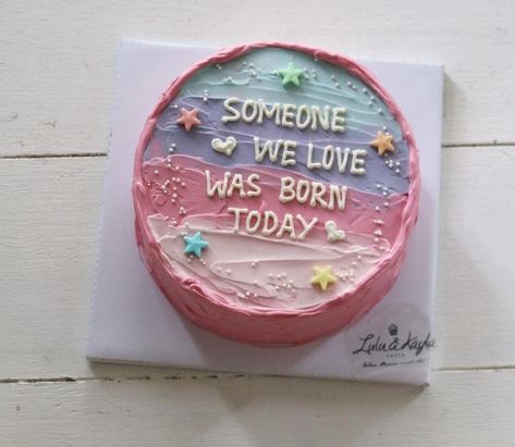 Bday Cake Quotes, Funny Birthday Cakes For Bestie, Birthday Cake For Friend Funny, Best Friend Birthday Cake Ideas Funny, Cake For Bestie, Birthday Cake Aesthetic Quotes, Birthday Cake Funny Quotes, Funny 18th Birthday Cake, Best Friend Birthday Cake