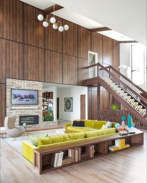 Elin Walters | Mid-Century Modern Interior Designer (@exactlydesigns) • Instagram photos and videos Mcm Living Room, Atomic Ranch, Vibrant Living Room, Japandi Living, Mcm House, Colorful Palette, Mid Century Living Room, Casa Vintage, Bold Wallpaper