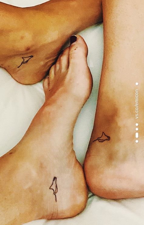 3 Stingray Tattoo, Mini Stingray Tattoo, Two Stingray Tattoo, Bahamas Tattoo Ideas, Maldives Tattoo, Matching Stingray Tattoo, Dainty Island Tattoos, Small Island Tattoo, Dainty Manta Ray Tattoo