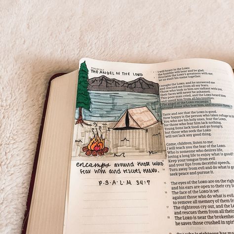 “The angel of the Lord encamps around those who fear him, and rescues them.” ‭‭Psalm ‭34‬:‭7‬ 🏕️ - Inspo: @heavenlydesigns.co :) Psalm 23 Bible Journaling, Psalms Bible Journaling, Bible Journaling Psalms, Jesus Doodles, Studying Bible, The Angel Of The Lord, Bible Decor, Psalm 6, Angel Of The Lord