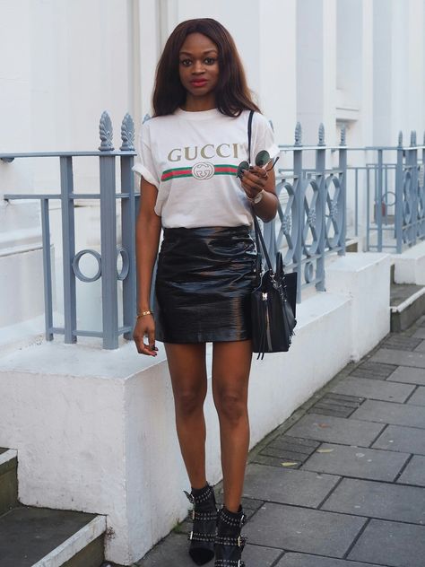 Y Shirt Outfit, Tshirt And Skirt, Gucci Tshirt, Gucci T Shirt, Tshirt Outfit, Capsule Wardrobe Outfits, Wardrobe Outfits, Tshirt Outfits, Gucci Black