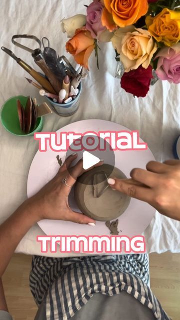 Jini | creative daydreamer on Instagram: "Here is finally the promised reel on trimming the pottery pieces. 🥰😃🫶🏼 I think the difference before and after trimming is really significant, don’t you agree?  I hope you like it and like always: feel free to ask any questions you have in the comments! 😃💕  Hi,🙋🏼‍♀️  my name is Jini, and it hasn’t been long since I discovered that we’re all capable of pottery our own food- and dishwasher-safe dishes at home.  So, I’ve acquired all the knowledge and taught myself how to potter at home.✨🌸   Now, I’d like to share my knowledge with you all - so follow me if you want to learn how it’s done.😃🫶🏼  #töpfern #potterytutorial #craftideas #diy #pottery #clay #claylove #töpfernmachtglücklich #claytutorial #claytips #creativepeople #creativediy #gla How To Trim Pottery, Pottery Wheel, Creative People, Pottery Pieces, Clay Tutorials, Air Dry Clay, Clay Pottery, Ceramics