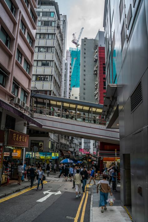 Bridge Between Buildings Architecture, Bridge Between Buildings, Pc Room, Pedestrian Bridge, Urban Architecture, Matte Painting, Travel Goals, Architecture Building, Skyscraper