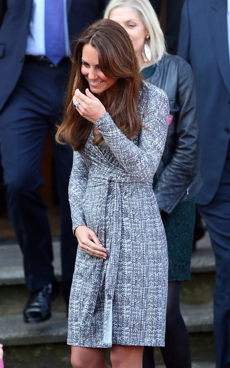 Photos: See Pregnant Kate Middleton's Baby Bump | Glamour Kate Middleton Pregnancy Style, Kate Middleton Maternity Style, Kate Middleton Pregnant, Spring Maternity Outfits, Grey Wrap Dress, Pregnant Princess, Looks Kate Middleton, Celebrity Baby, Baby News