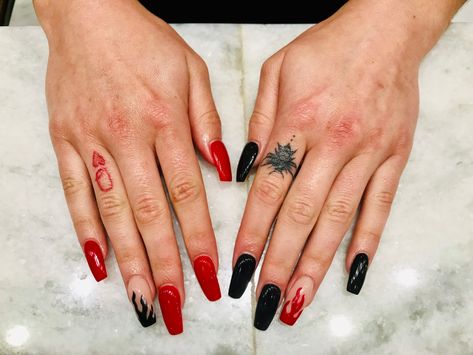 #nails #nailartideas #red #black Rbd Rebelde Nails Ideas, Rbd Rebelde Nails, Black Nail Red Under, Half Black Half Red Nails, Easy Red And Black Nails, Bowie Nails, Hombre Red Black Nails, Red And Black Rockstar Nails, Nike Nails