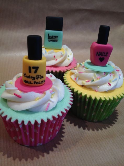 Nail Varnish Cupcakes Bolo Manicure, Nail Polish Cake, Polish Cake, Cake Designs For Kids, 18th Cake, Cupcake Pictures, Cake Logo Design, Make Up Cake, Spa Birthday