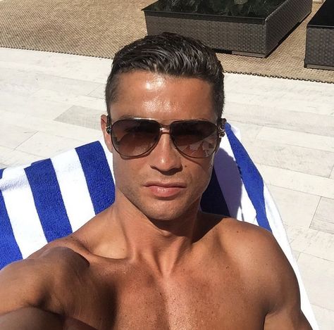 Ronaldo Selfie, Cr7 Icons, Ronaldo Funny, Cristiano Ronaldo Hairstyle, Cristiano R, Cristiano 7, Ronaldo Photos, Cr7 Jr, Ronaldo Pictures