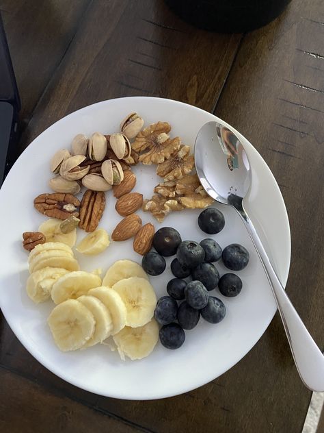 Diet Plate, 4 September, Fruit Photography, Fruit Breakfast, Breakfast Plate, Dry Fruits, Nutritious Breakfast, Be Healthy, Fruit Plate