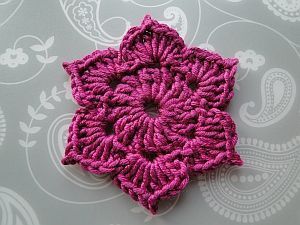 The 6 Petal Picot Flower - free crochet pattern by Claire from CrochetLeaf.com Picot Crochet, Crochet Embellishments, Crocheted Flower, Crochet Leaves, Crochet Heart, Crochet Flower Patterns, Crochet Applique, Crochet Squares, Crochet Coasters