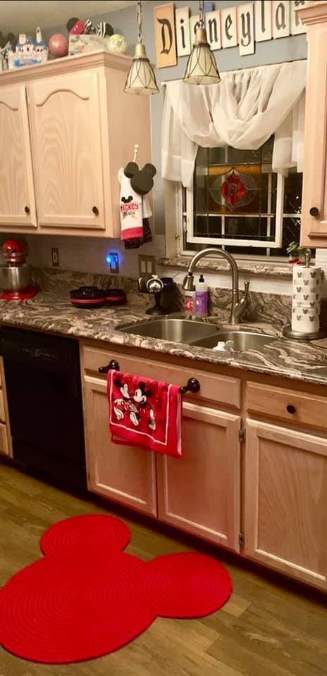 Disney Theme Kitchen, Disney Inspired Kitchen, Disney Kitchen Decor Ideas, Mickey Mouse Kitchen Ideas, Disney Themed Kitchen, Mickey Mouse Kitchen Decor, Disney Kitchen Ideas, Mickey And Minnie Kitchen, Mickey Kitchen Decor