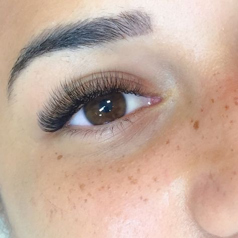 Lashes Short Volume, Natural Volume Lash Extensions, Lash Extension For Downturned Eyes, Lash Extension Hooded Eyes, Short Eyelash Extensions, Short Volume Lash Extensions, Classic Lash Extensions Open Eye, Lash Extentions Hooded Eyes, Whisky Hybrid Lash Extensions