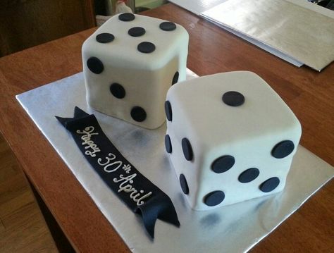 Dice cakes - 30th birthday, game night theme Game Night Theme, Birthday Game Night, 21st Birthday Party Games, Healthy Meals On A Budget, Easy Healthy Breakfast Ideas, Meals On A Budget, Games Wedding, Night Theme, Casino Party Foods