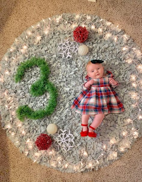 Christmas Baby Photoshoot 11 Months, 5 Months Baby Photoshoot Ideas December, 3 Month Old Milestones Pictures Christmas, 8 Month Baby Photoshoot December, Christmas Themed 6 Month Pictures, 3 Month Old Baby Pictures, Newborn Christmas Photos, Christmas Baby Pictures, Baby Bump Pictures