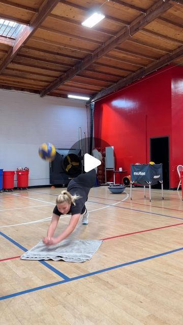 Volleyball Dive, Volleyball Workout, Volleyball Coaching, Ball Workouts, Volleyball Girl, Softball Drills, Volleyball Skills, Volleyball Practice, Volleyball Stuff