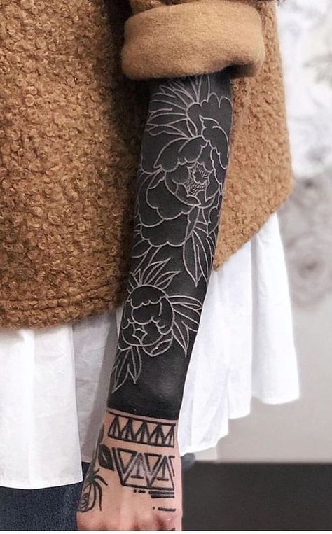 These Striking Solid Black Tattoos Will Make You Want To Go All In - KickAss Things|#tattoo #handtattoo #tattoos #tattooartist 308 Natur Tattoo Arm, Black Sleeve Tattoo, All Black Tattoos, Solid Black Tattoo, Black Tattoo Cover Up, Female Tattoos, Blackout Tattoo, Men Tattoos, Forearm Tattoo Design