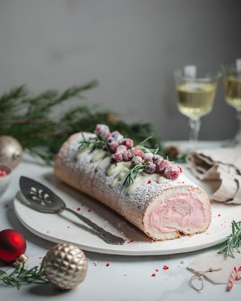 Christmas Peppermint Roll Cake Christmas Raspberry Cake Roll, Peppermint Roll Cake, Peppermint Cake Roll, Peppermint Roll, Candied Cranberries, Christmas Peppermint, Peppermint Cream, Angel Food Cake Mix Recipes, Hazelnut Cake