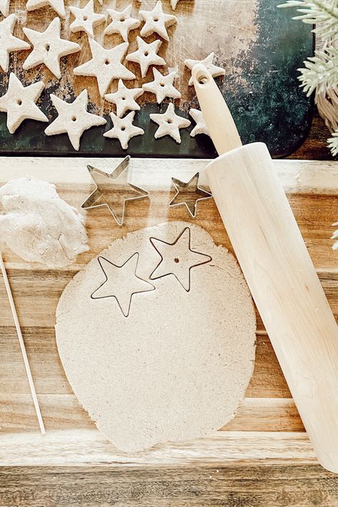 Simple DIY Christmas Garland | Holiday Salt Dough Garland Salt Dough Garland, Easy Christmas Garland, Diy Cornstarch, Christmas Garland Diy, Diy Salt Dough, Diy Christmas Garland, Christmas Gifts To Make, Salt Dough Ornaments, Garland Diy