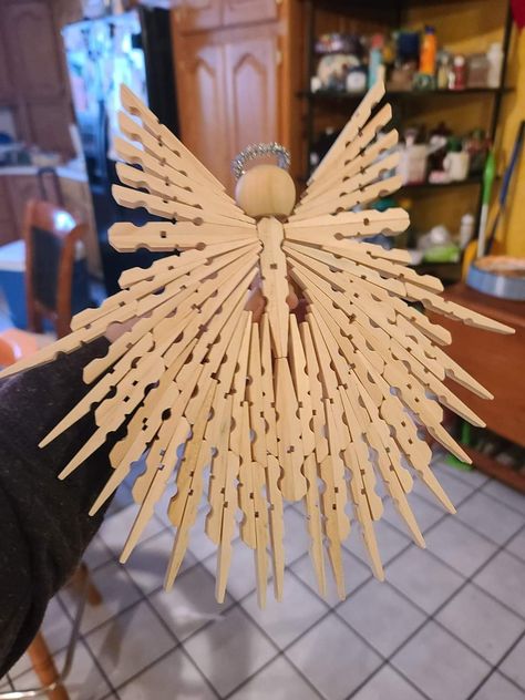 Clothespin Art Projects, Clothes Pin Angels, Clothes Pin Art, Clothespin Angels, Creative Christmas Decorations, Clothes Pin Ornaments, Popsicle Stick Craft, Clothespin Crafts Christmas, Clothespin Diy Crafts