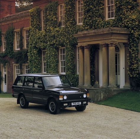 Classy Moodboard, Range Rover 1970, Hd Aesthetic, Range Rovers, Range Rover Classic, British Countryside, Classy Cars, Old Money Aesthetic, English Countryside