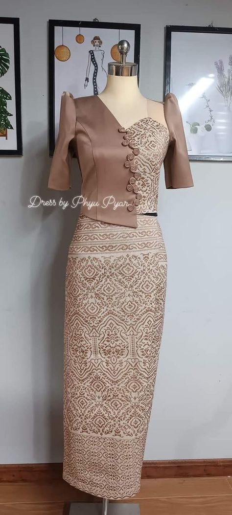 Kachin Dress Design, Kebaya Thailand, Mizo Sunday Dress Design, Kachin Dress, Myanmar Outfit, Model Dress Batik, Myanmar Clothes, Burmese Clothing, Classy Gowns