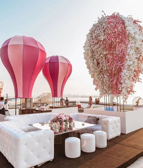 Hot air balloon installation Hot Air Balloon Wedding Theme, Floral Hot Air Balloon, Hot Air Balloon Wedding, Lebanese Wedding, Hot Air Balloon Party, Event Bar, Wedding Sand, Balloon Installation