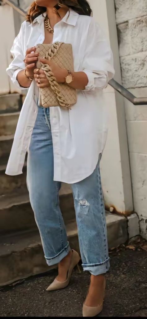 Jeans White Shirt Outfit, Oversized Blouse Outfit, White Blouse Jeans, Alchemist Quotes, Cali Summer, Denim Street Style, Ripped Jeans Outfit, White Shirt Outfits, Fashion 2024