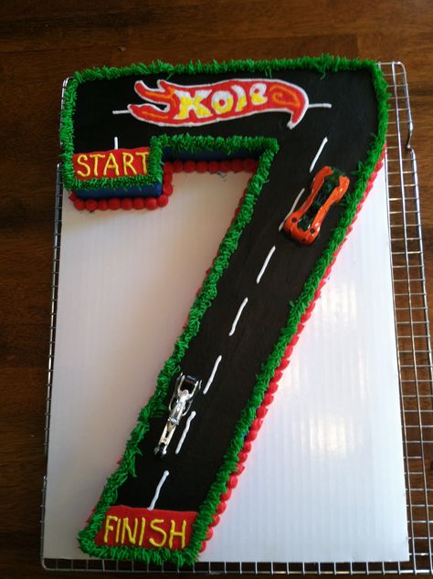 Hot Wheels Hot Wheels Number Cake, Hotwheels Birthday Ideas, Number 7 Cake, Birthday Cake Kids Boys, Bolo Hot Wheels, Auto Party, Hot Wheels Cake, Number Birthday Cakes, Wheel Cake