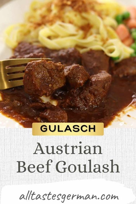 Austria Food, Hungarian Food Recipes, Easy German Recipes, Austrian Cuisine, Austrian Food, German Food Authentic, Vienna Style, Food Authentic, Beef Goulash