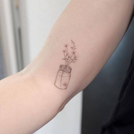 Single needle flowers in a bottle. Mason Jar Tattoo, Jar Tattoo, Tattoo Toronto, Full Tattoo, Bottle Tattoo, Single Needle Tattoo, Small Flower Tattoos, Cute Tiny Tattoos, Floral Tattoo Design