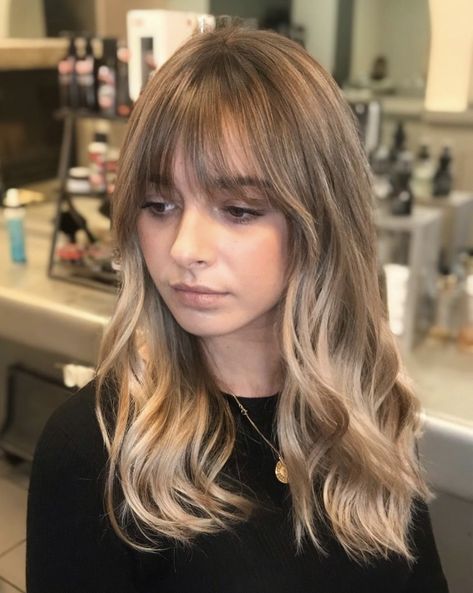 Brown Hair With Fringe, Blonde Hair Fringe, Blonde Hair With Fringe, Brown Hair Bangs, Balyage Hair, Dark Blonde Balayage, Blonde Fringe, Blonde Highlights On Dark Hair, Balayage Blond